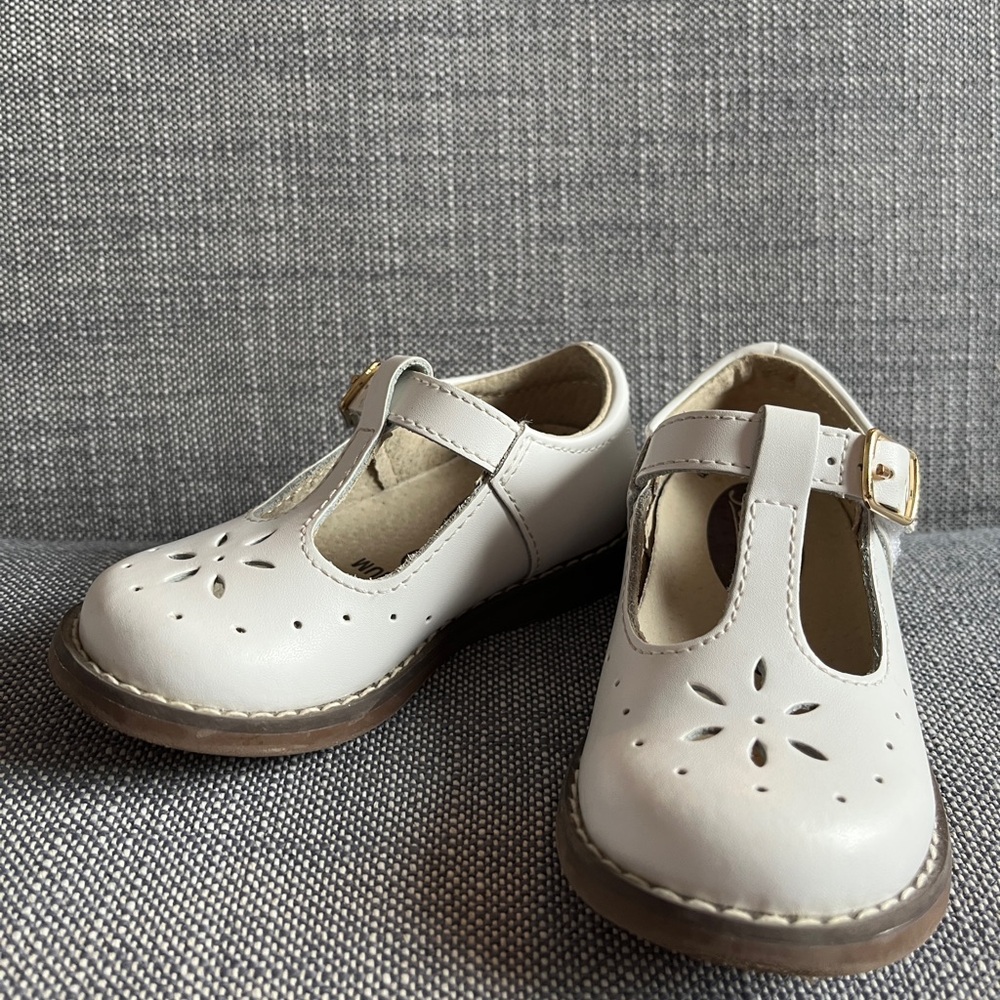 Footmates White Mary Jane Kids Shoes size 6